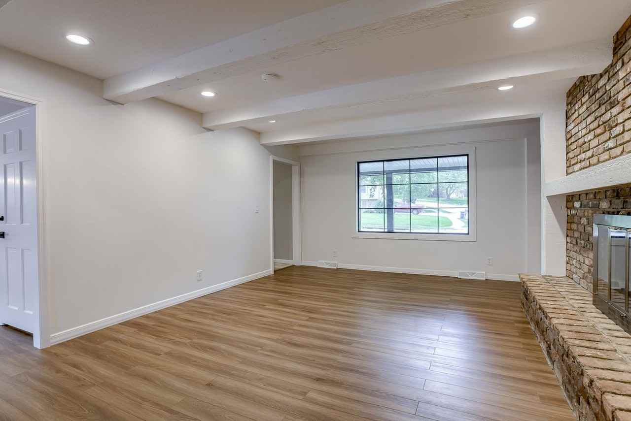 1335 S 133rd St - Photo 3 of 24