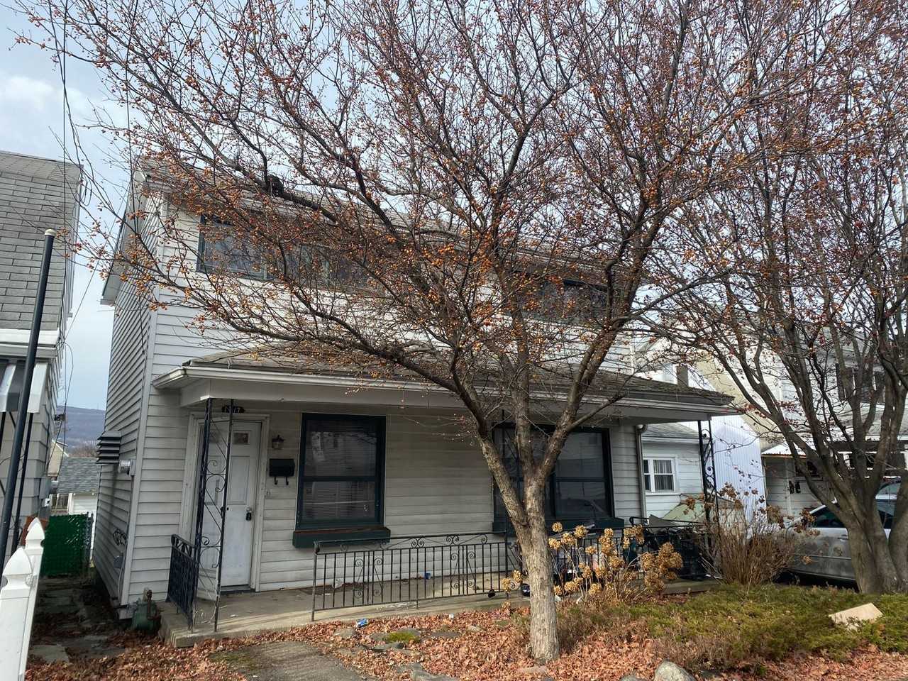 1817 Dickson Ave - Photo 2 of 14