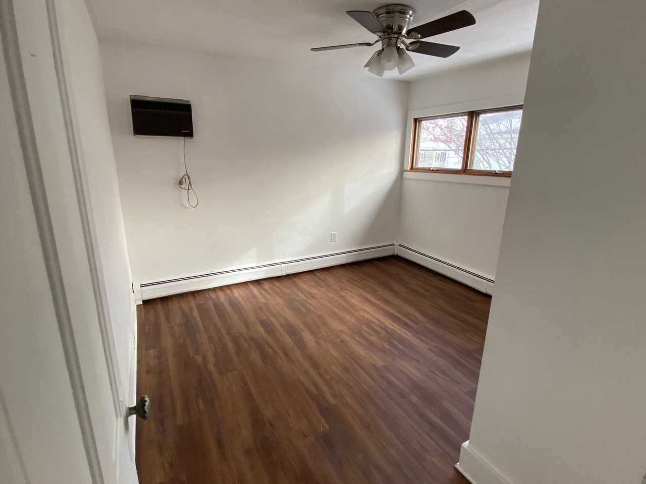 1817 Dickson Ave - Photo 5 of 14