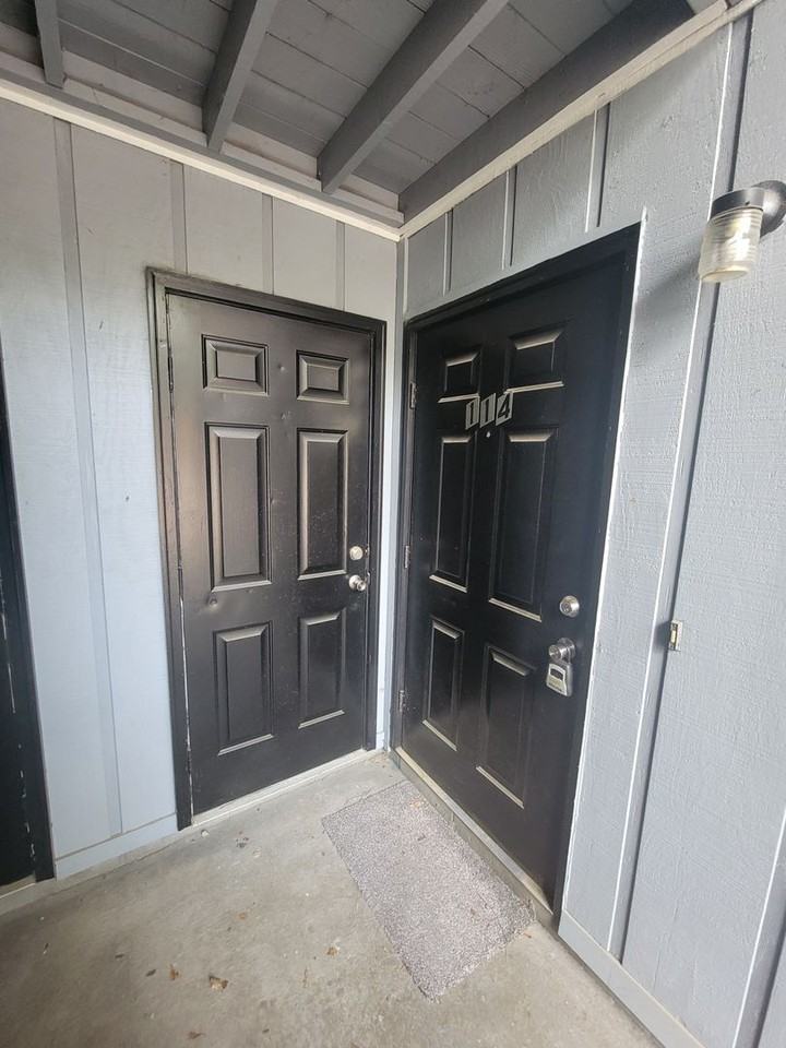 114 Chalet North Ct - Photo 2 of 13