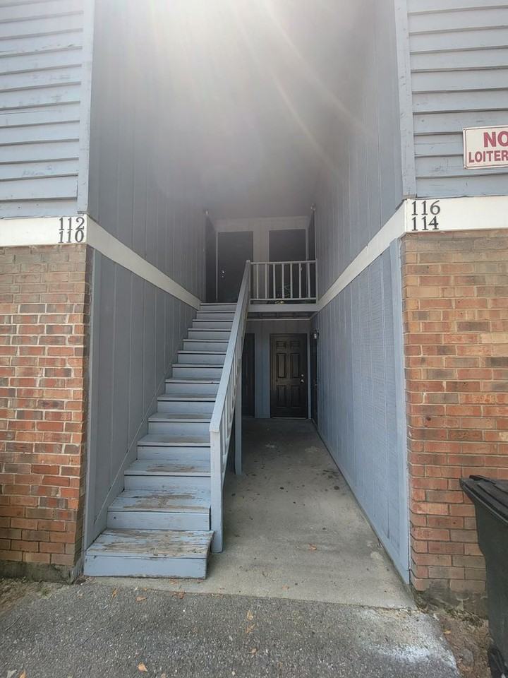 114 Chalet North Ct - Photo 3 of 13