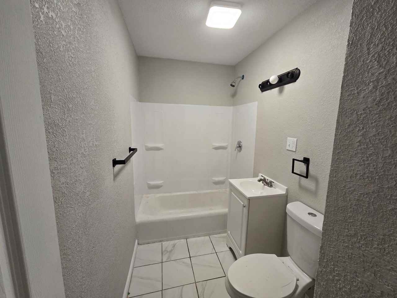 3105 Se Girard St - Photo 3 of 9