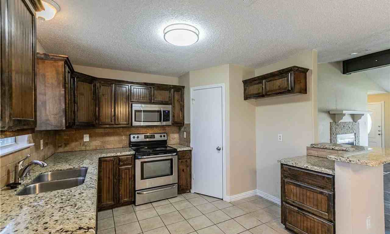 802 Antelope Trl - Photo 3 of 15