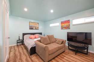 554 Los Angeles Pl #04 - Photo 1 of 1