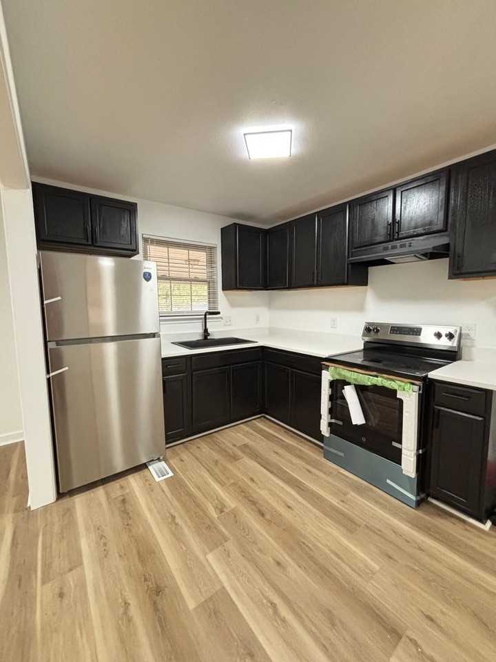 516 Green Oak Dr - Photo 2 of 9