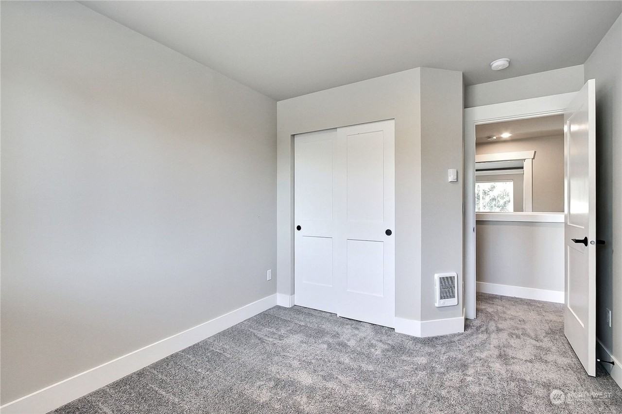 237 163rd St S - Photo 3 of 19