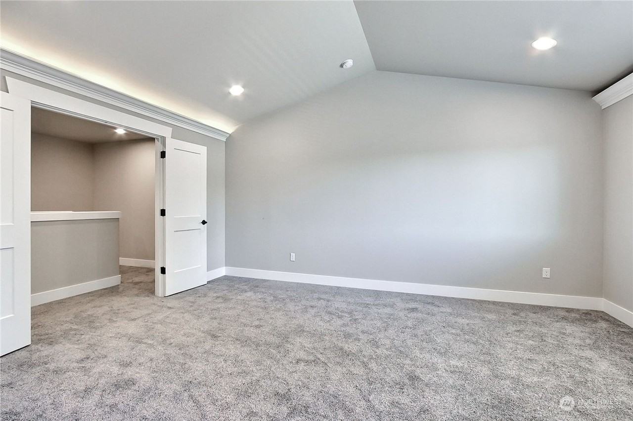 237 163rd St S - Photo 7 of 19