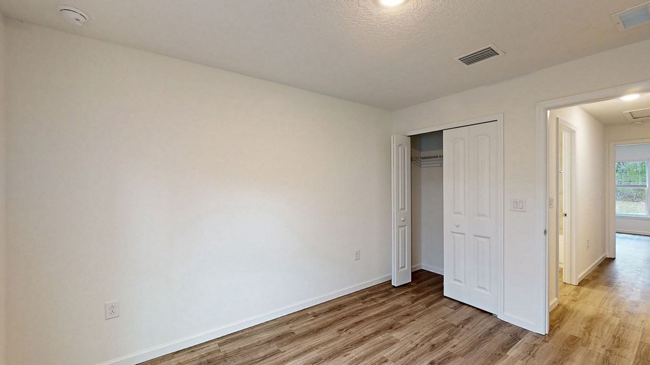 1025 Tevis St Se - Photo 5 of 14