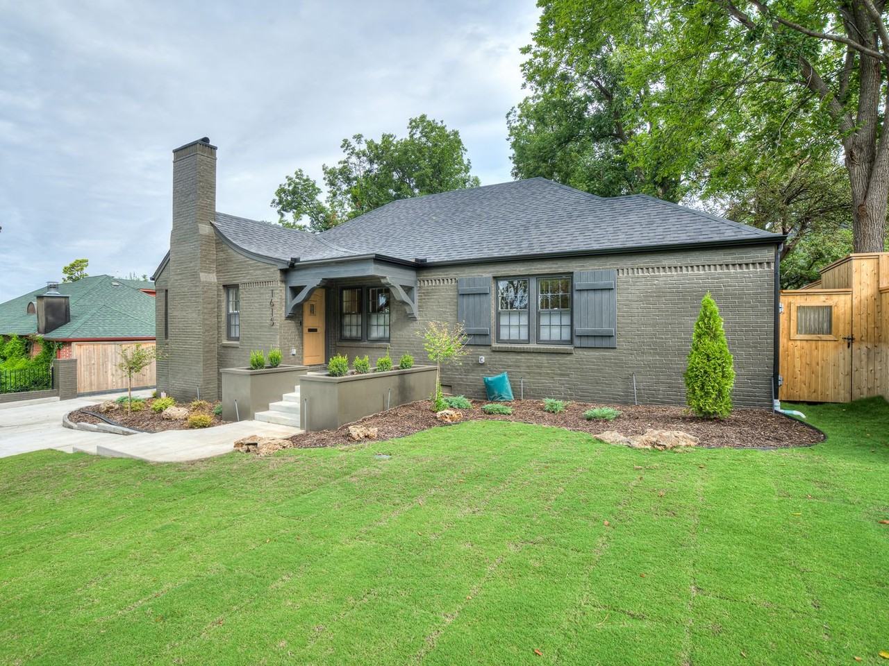 1615 E 35th St - Photo 3 of 50