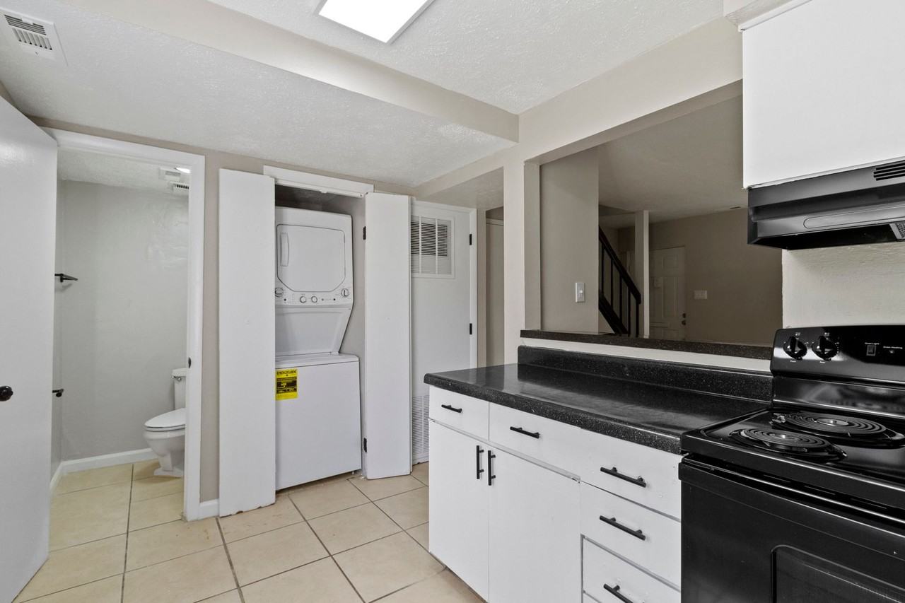 The Vistas Apartment Homes - Photo 3 of 46