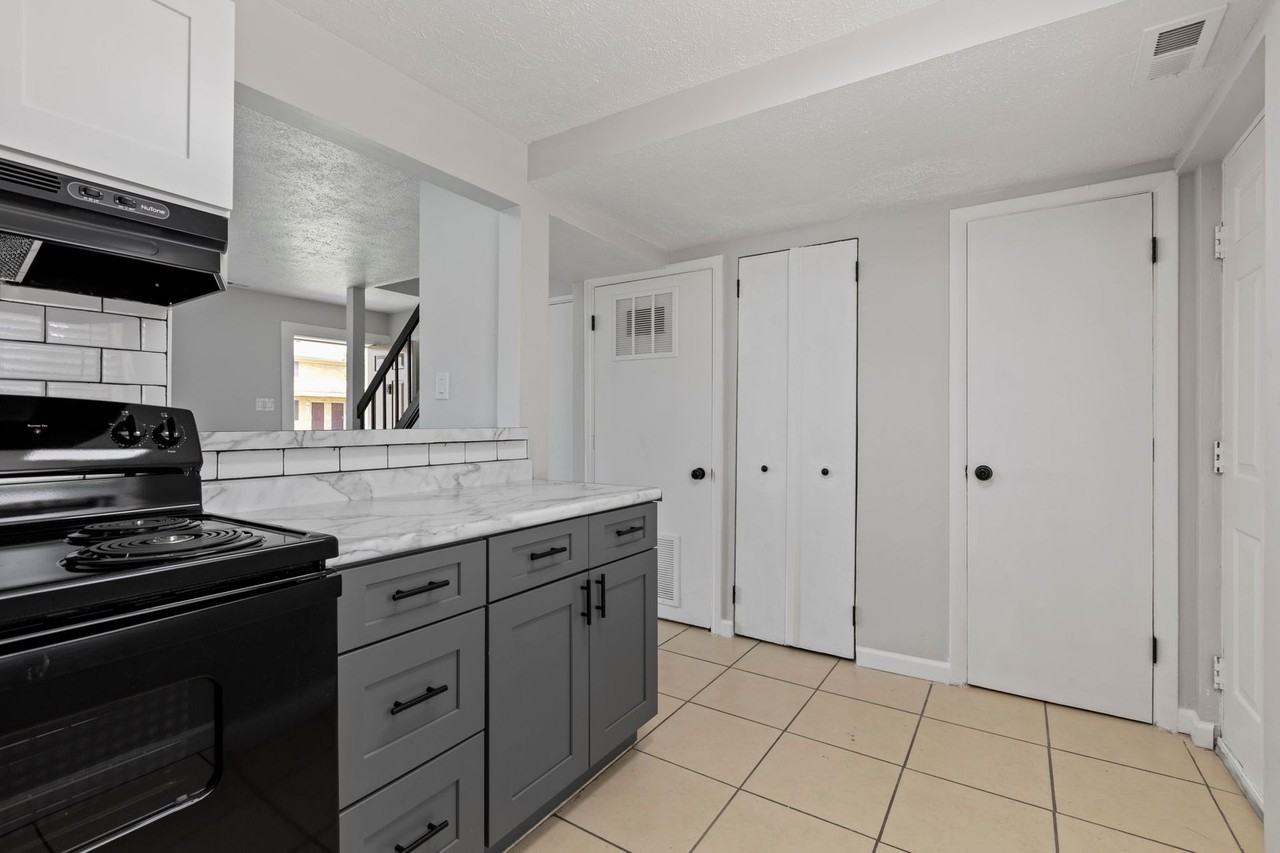 The Vistas Apartment Homes - Photo 5 of 46