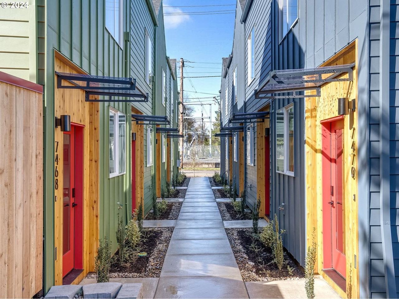 7470 N Macrum Ave - Photo 3 of 23