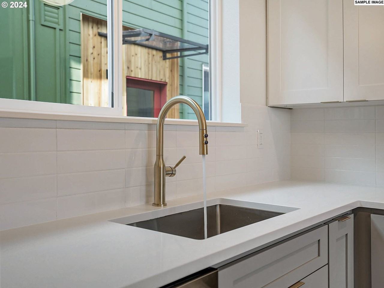 7470 N Macrum Ave - Photo 6 of 23