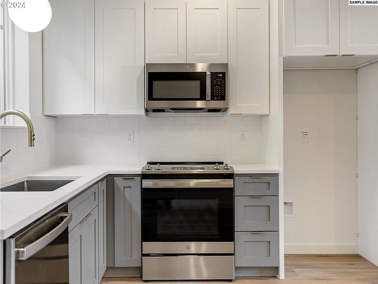 7470 N Macrum Ave - Photo 7 of 23