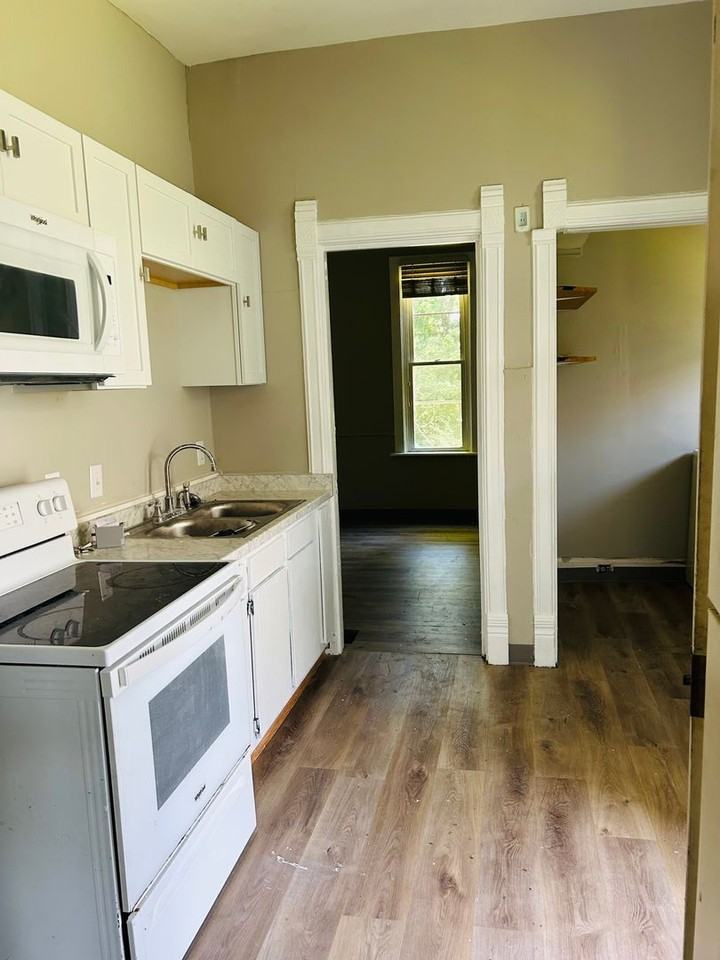 431 W 16th St - Photo 3 of 8