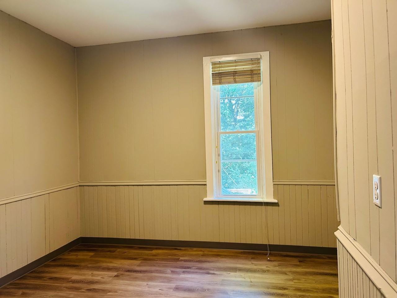 431 W 16th St - Photo 4 of 8