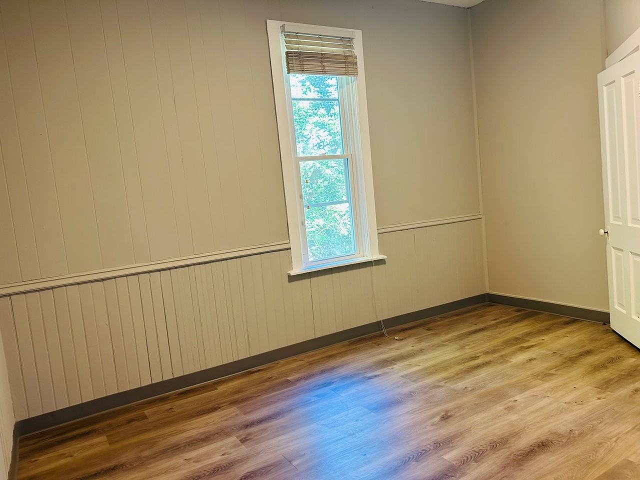 431 W 16th St - Photo 5 of 8