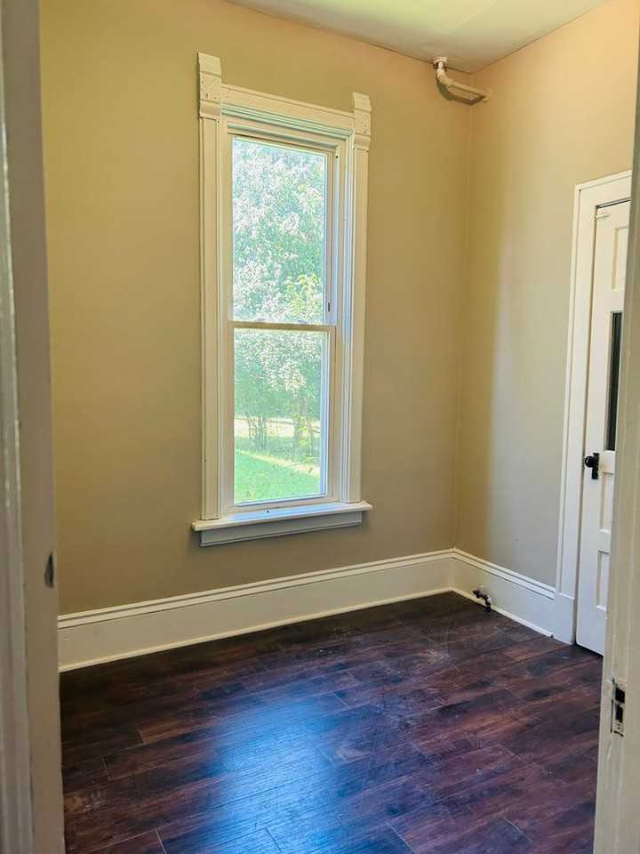 431 W 16th St - Photo 6 of 8