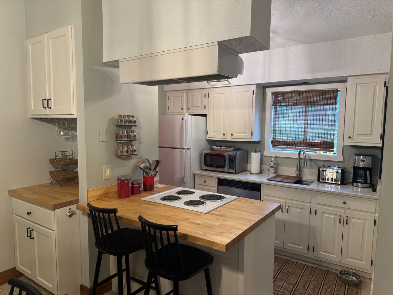 383 Old Quechee Rd - Photo 2 of 17