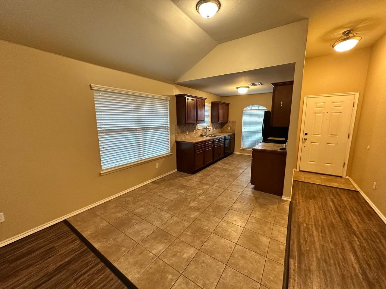 12101 Nw 133rd Ter - Photo 3 of 20