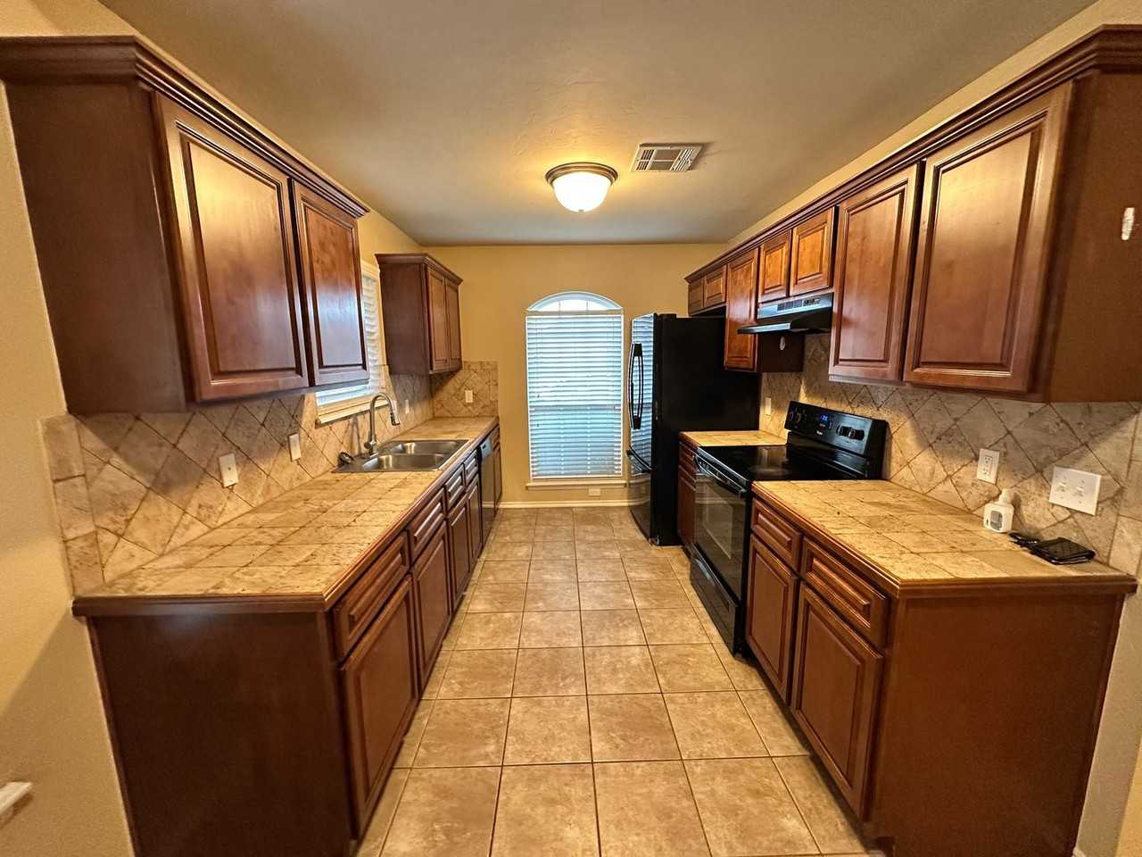 12101 Nw 133rd Ter - Photo 4 of 20