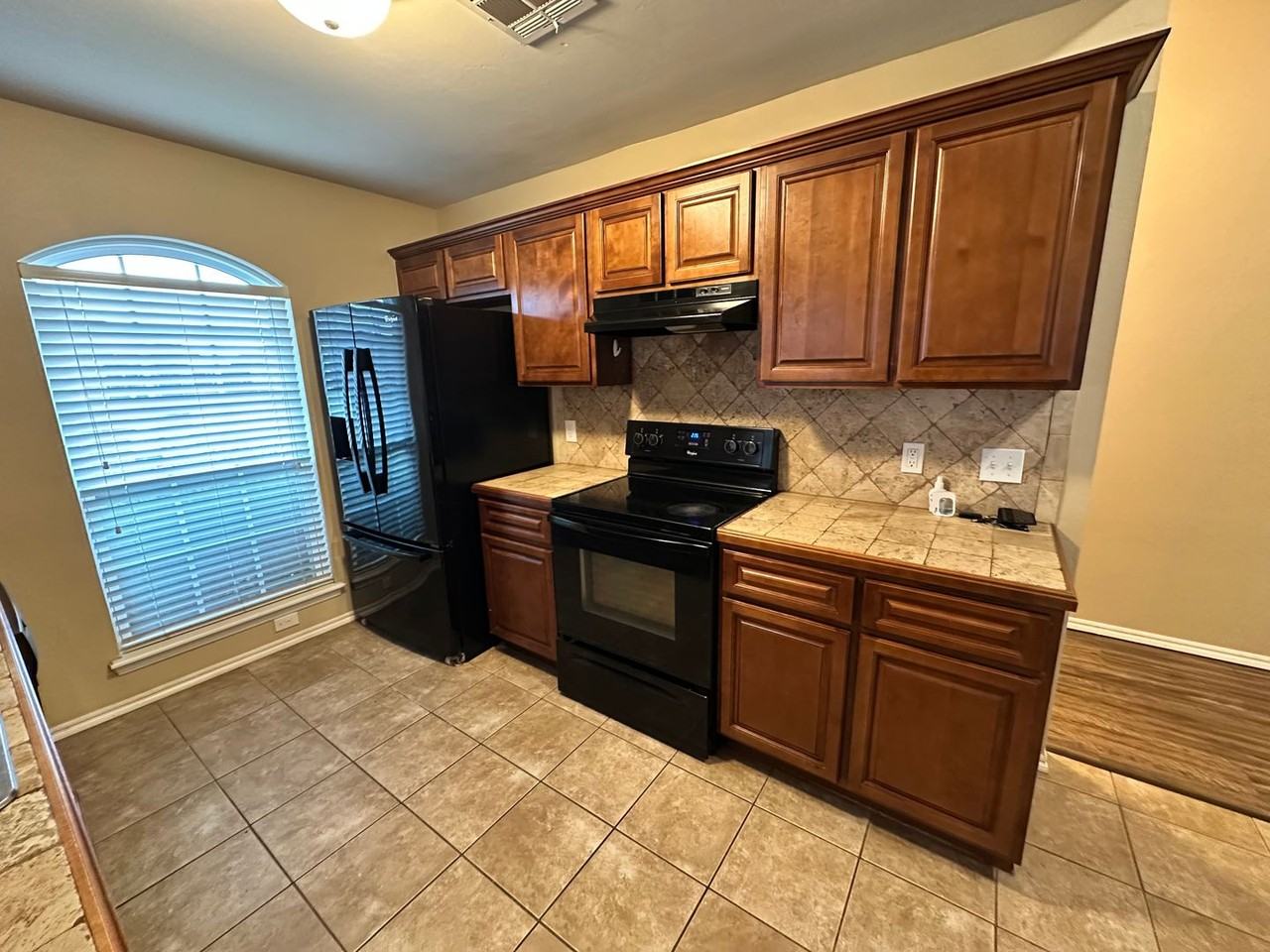 12101 Nw 133rd Ter - Photo 5 of 20