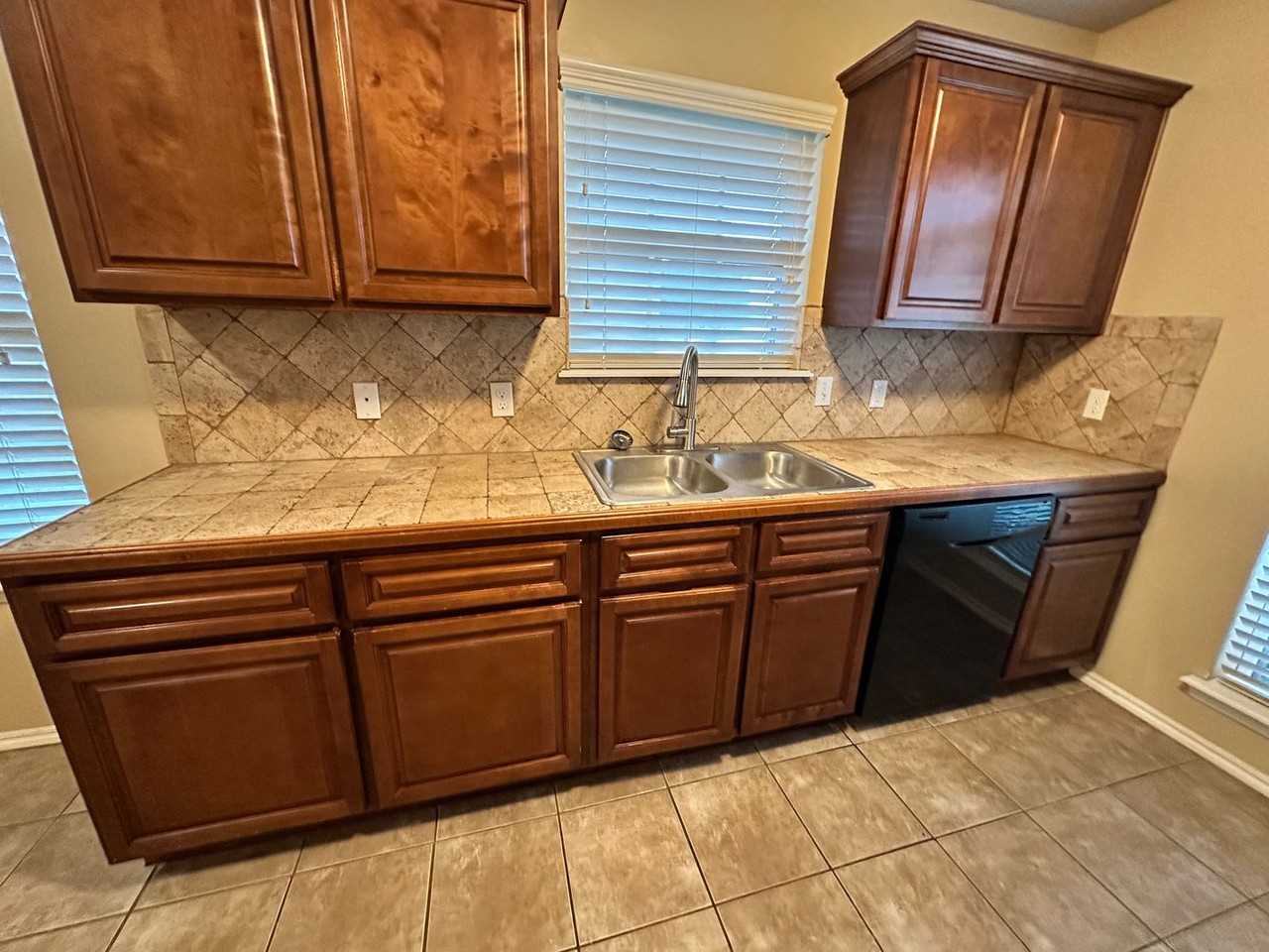 12101 Nw 133rd Ter - Photo 6 of 20