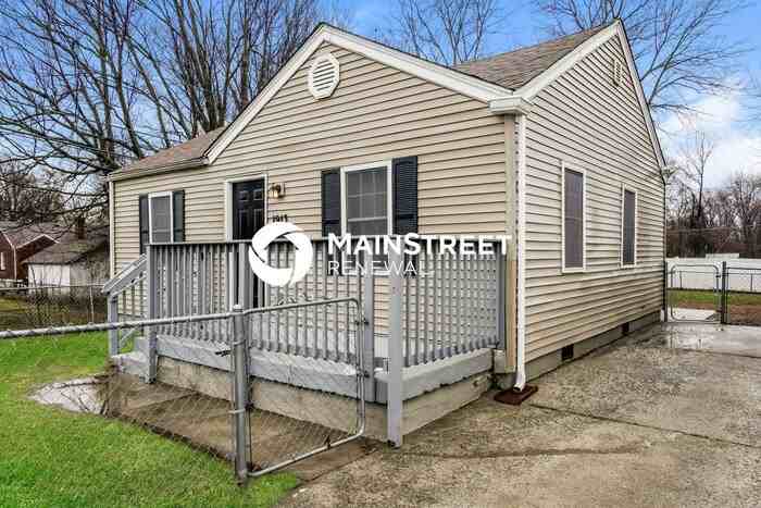 1913 Beech St - Photo 3 of 16