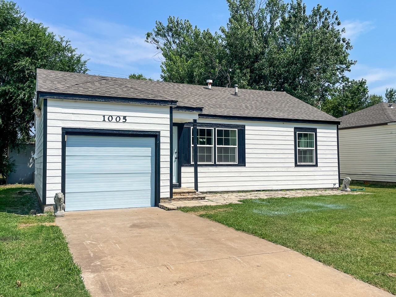 1005 N Pine St #NA - Photo 2 of 18