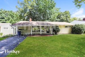 featured image of 7923 Maple St