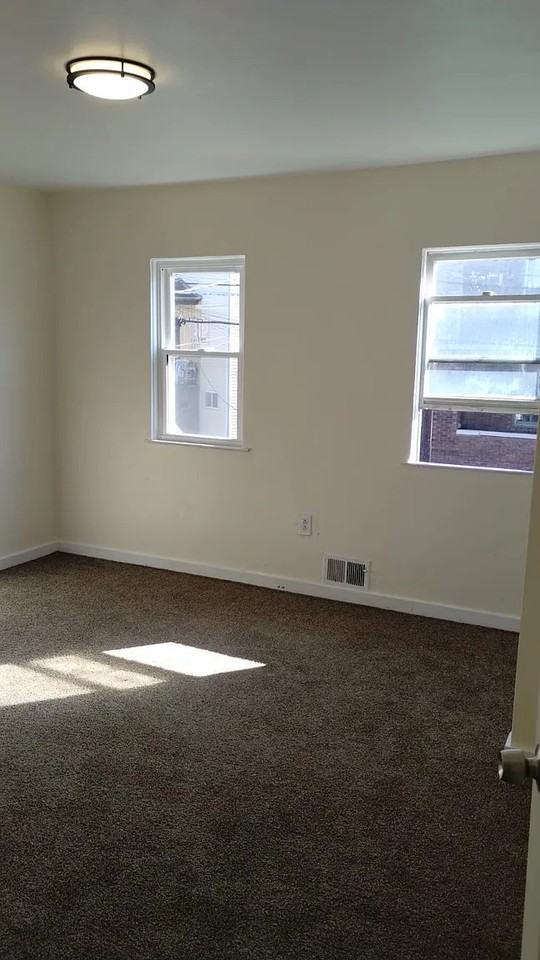 313 Highland Ave - Photo 2 of 4