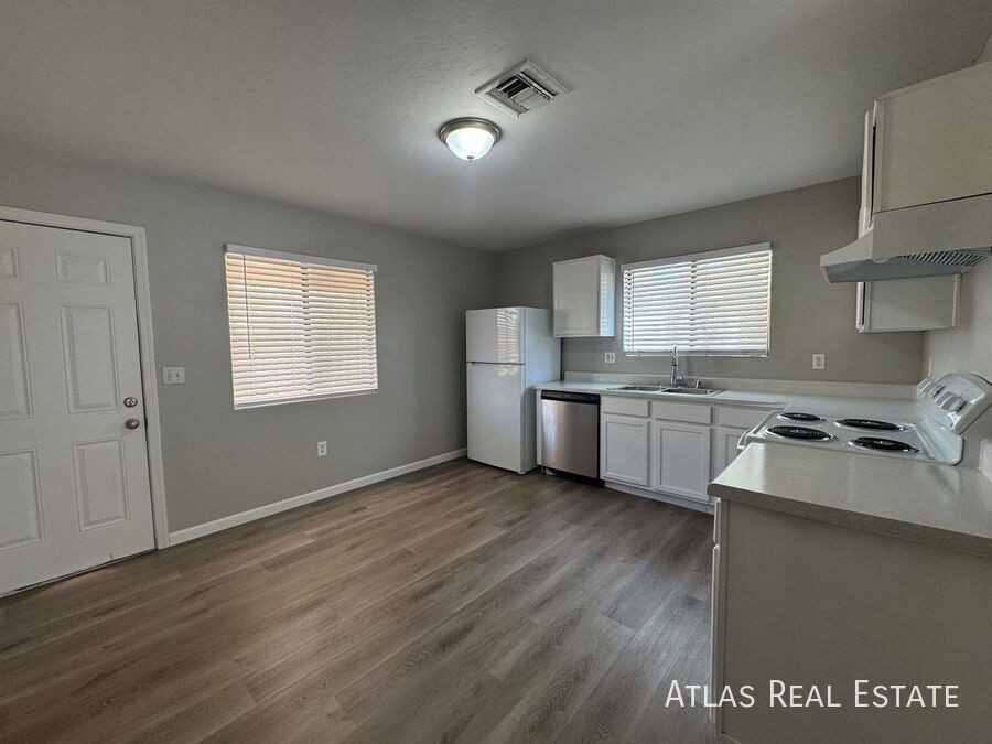 506 N Iroquois Ave #2 - Photo 3 of 22