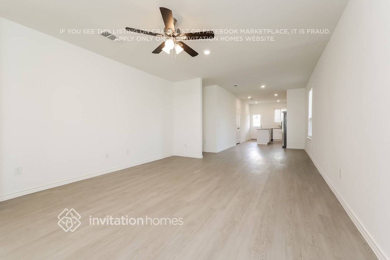 16326 Vivid Creek Court - Photo 5 of 17