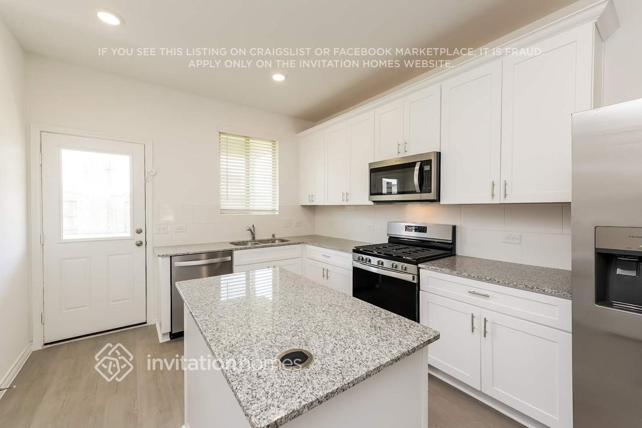 16326 Vivid Creek Court - Photo 6 of 17