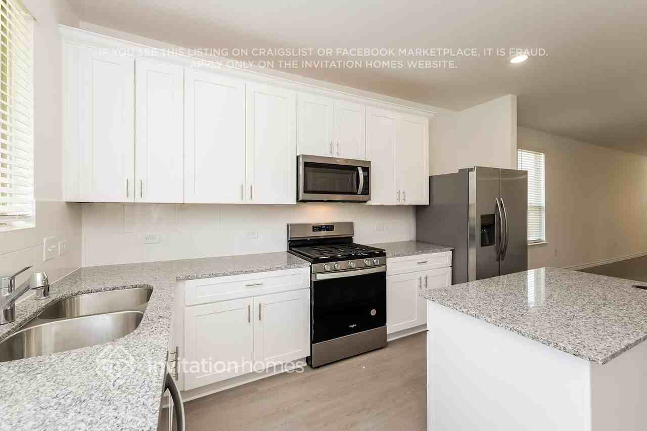 16326 Vivid Creek Court - Photo 7 of 17