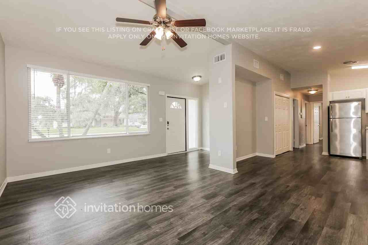 813 E River Dr - Photo 6 of 17