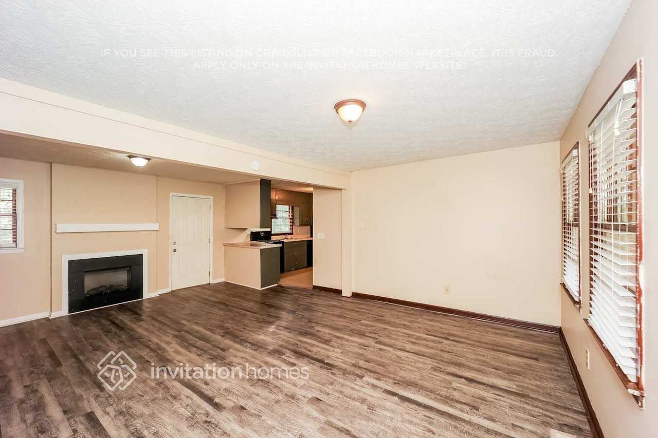 7290 Hollyhock Dr - Photo 3 of 17