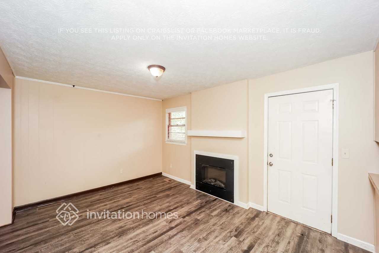 7290 Hollyhock Dr - Photo 5 of 17