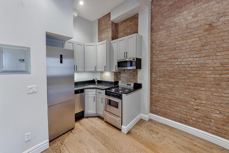 E 16th St #4A - Photo 3 of 4