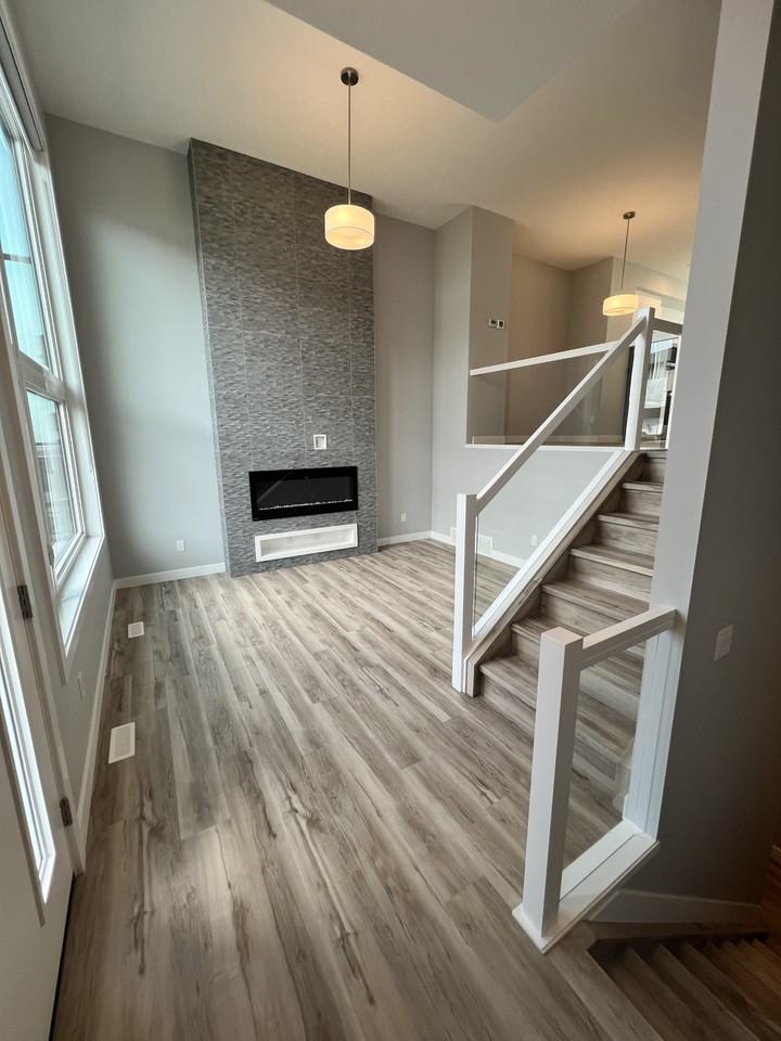 1729 Keene Cres Sw - Photo 3 of 31