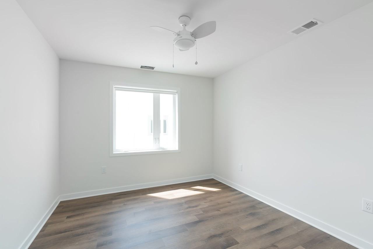 Graduate Pointe - Photo 4 of 50