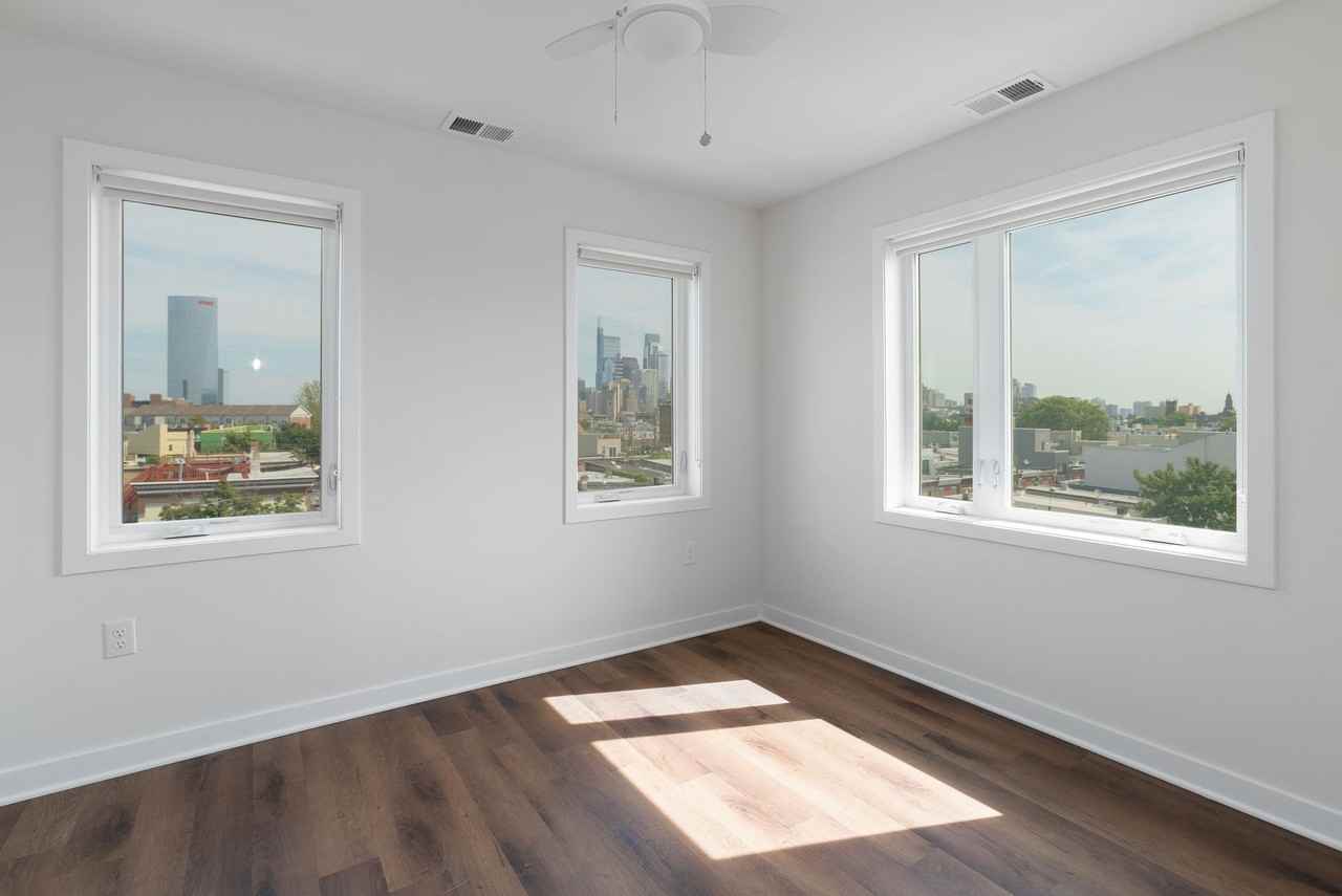 Graduate Pointe - Photo 5 of 50