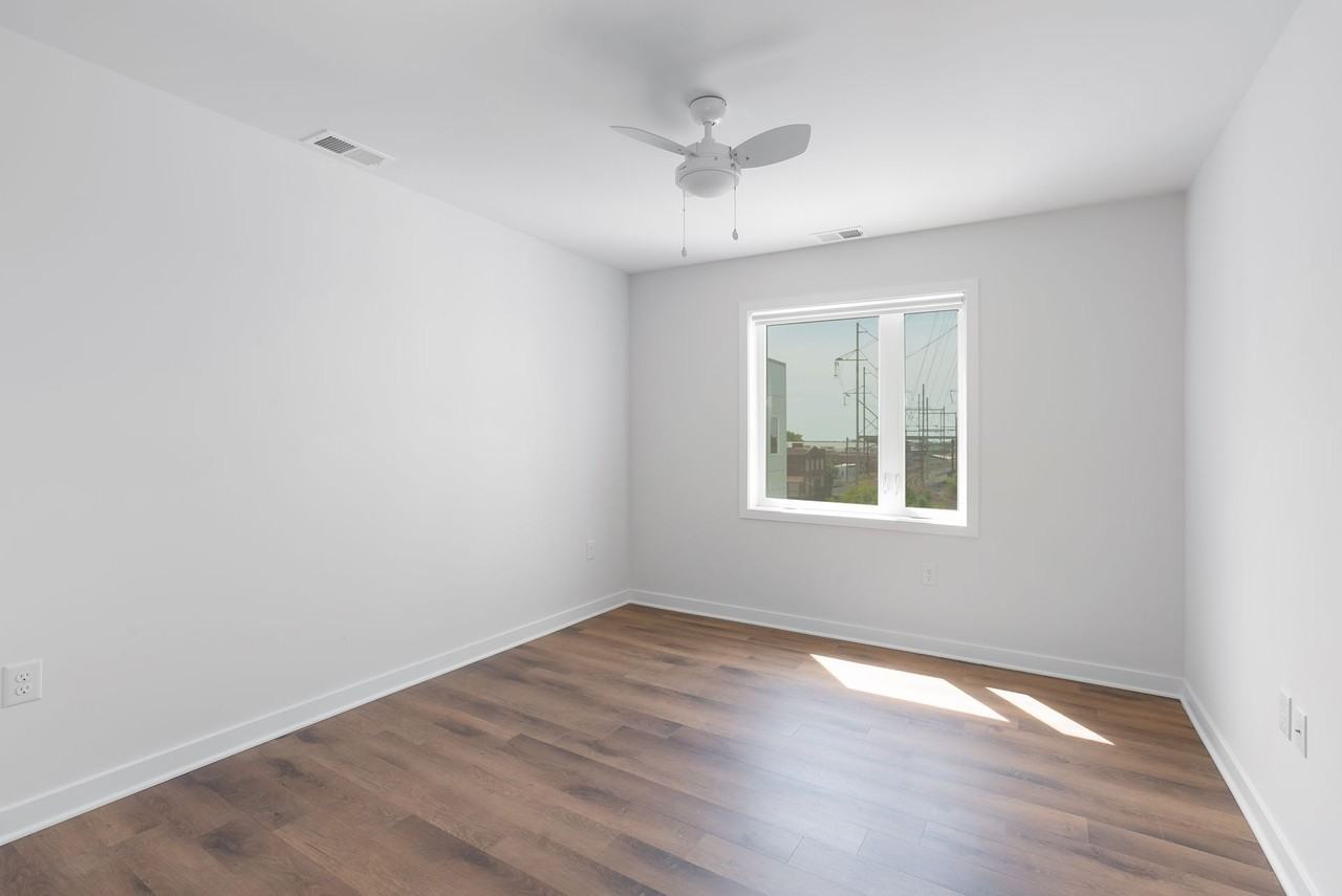 Graduate Pointe - Photo 6 of 50