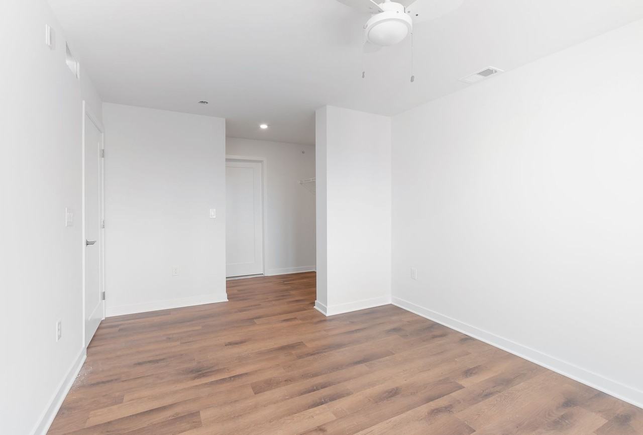 Graduate Pointe - Photo 7 of 50