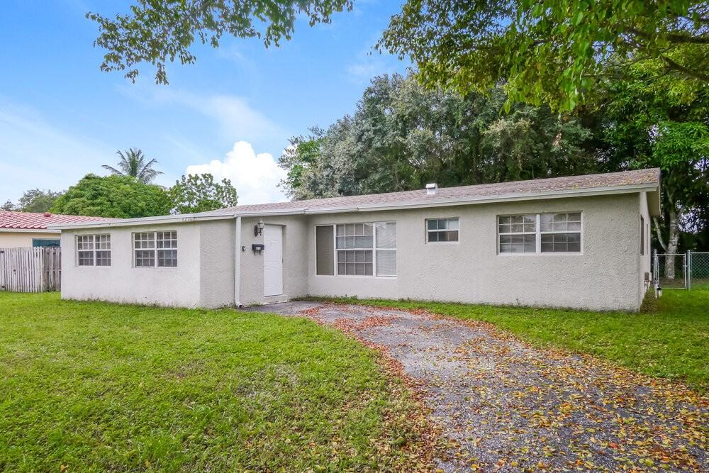 6210 Nw 13th St - Photo 3 of 16