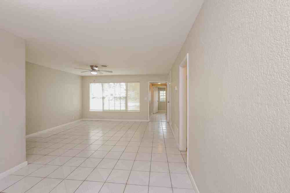 6210 Nw 13th St - Photo 4 of 16