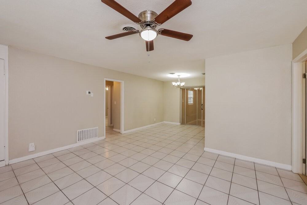6210 Nw 13th St - Photo 5 of 16