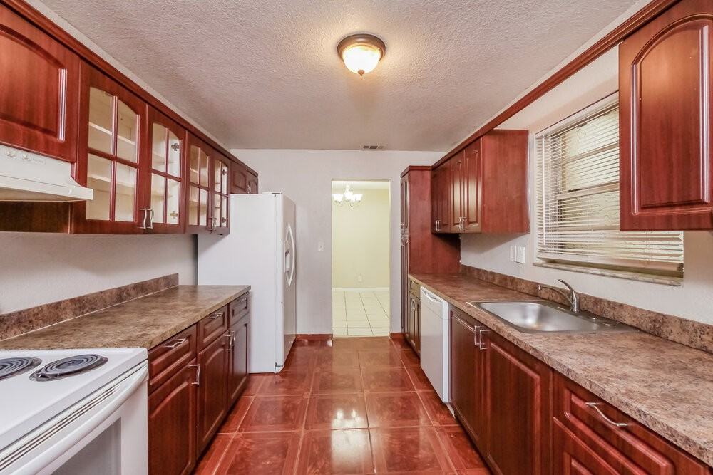 6210 Nw 13th St - Photo 6 of 16