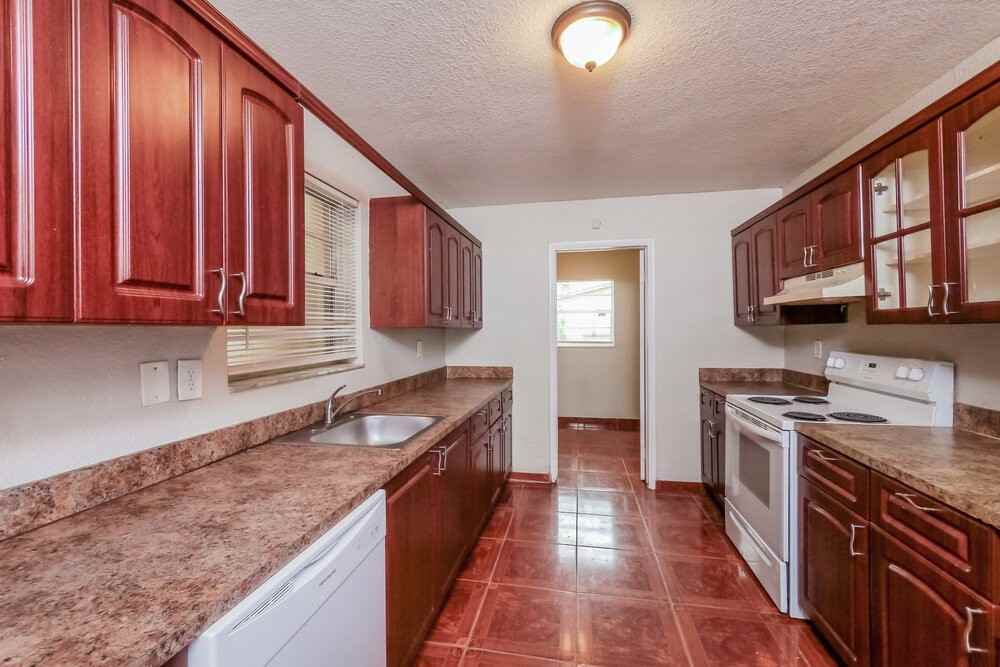 6210 Nw 13th St - Photo 7 of 16