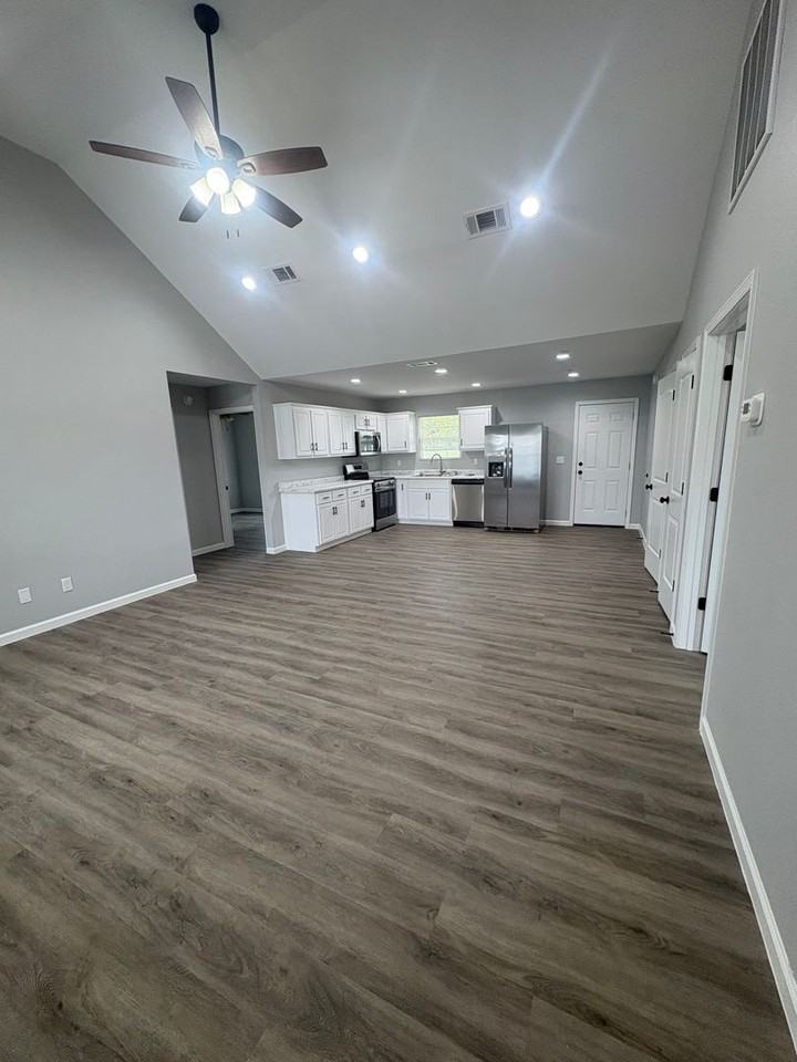 106 W 10th St - Photo 3 of 19